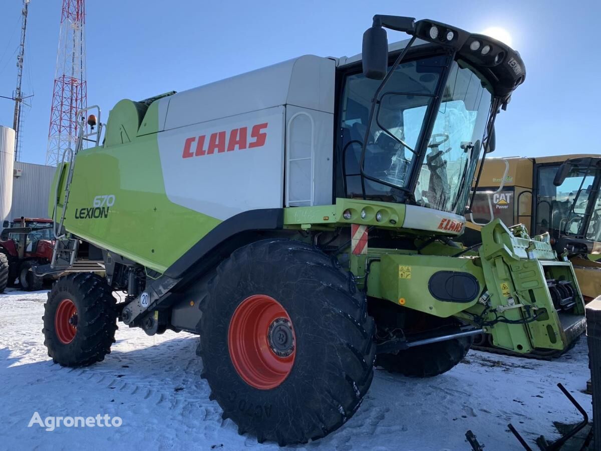 Claas Lexion 670 grain harvester