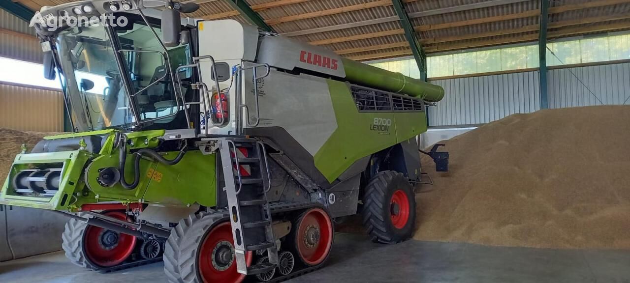 Claas Lexion 8700 TT Advance grain harvester