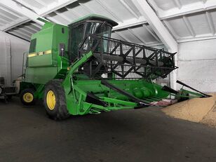 John Deere 1065 grain harvester