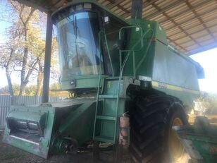 John Deere 9500 grain harvester