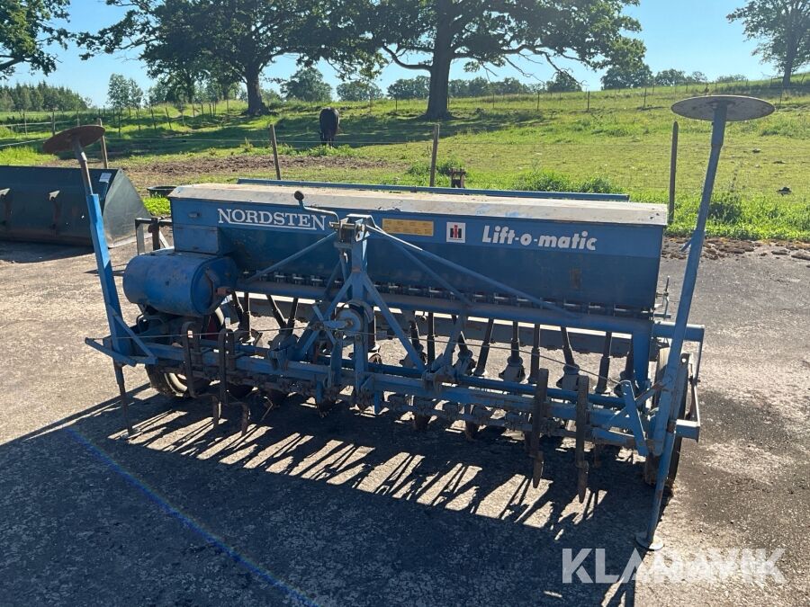 Nordsten Lift-o-matic mechanical seed drill