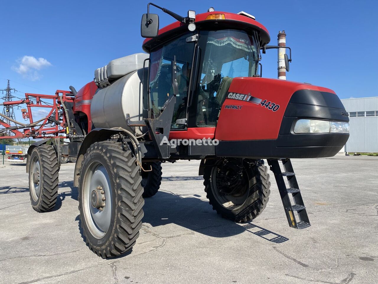 Case IH 4430 self-propelled sprayer