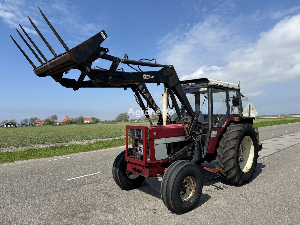 International Case-International 744 wheel tractor